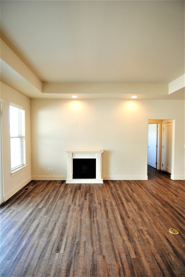 Building Photo - 1712/1714 Danny Boy Ln. Duplex