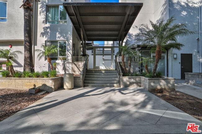 Primary Photo - 6400 Crescent Park E