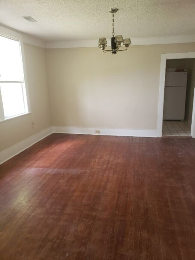Building Photo - 3 br, 1 bath House - 4678 O'Hear Avenue