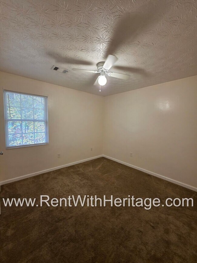 Building Photo - Awesome 3bd/ 2ba Townhome, Super Spacious, Small Community, Great Location