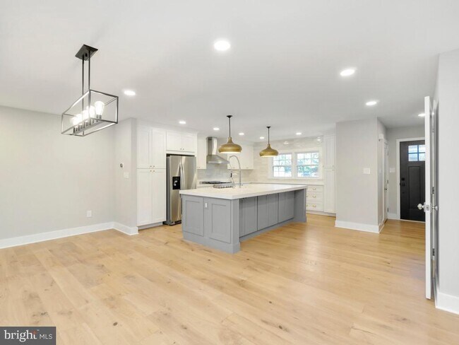Building Photo - 10106 Crimson Cir