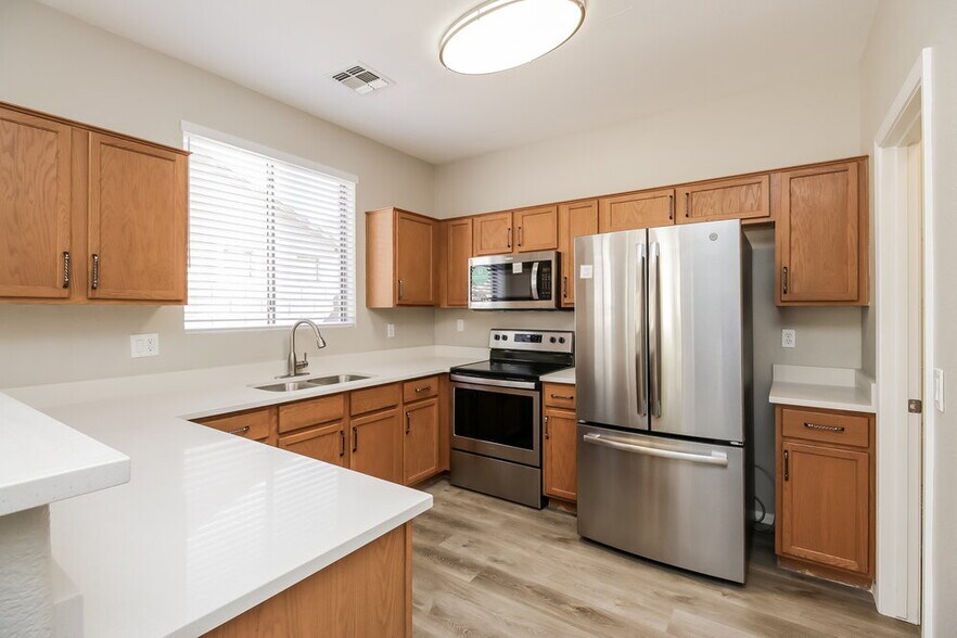 Building Photo - 1303 S Mansard