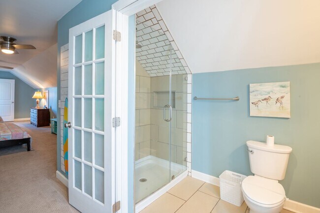 Building Photo - 4502 E Oak Island Dr