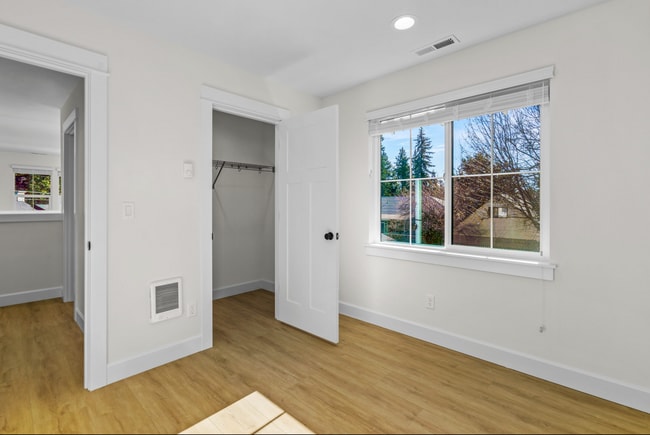 Building Photo - 1757 NW Steidl Rd