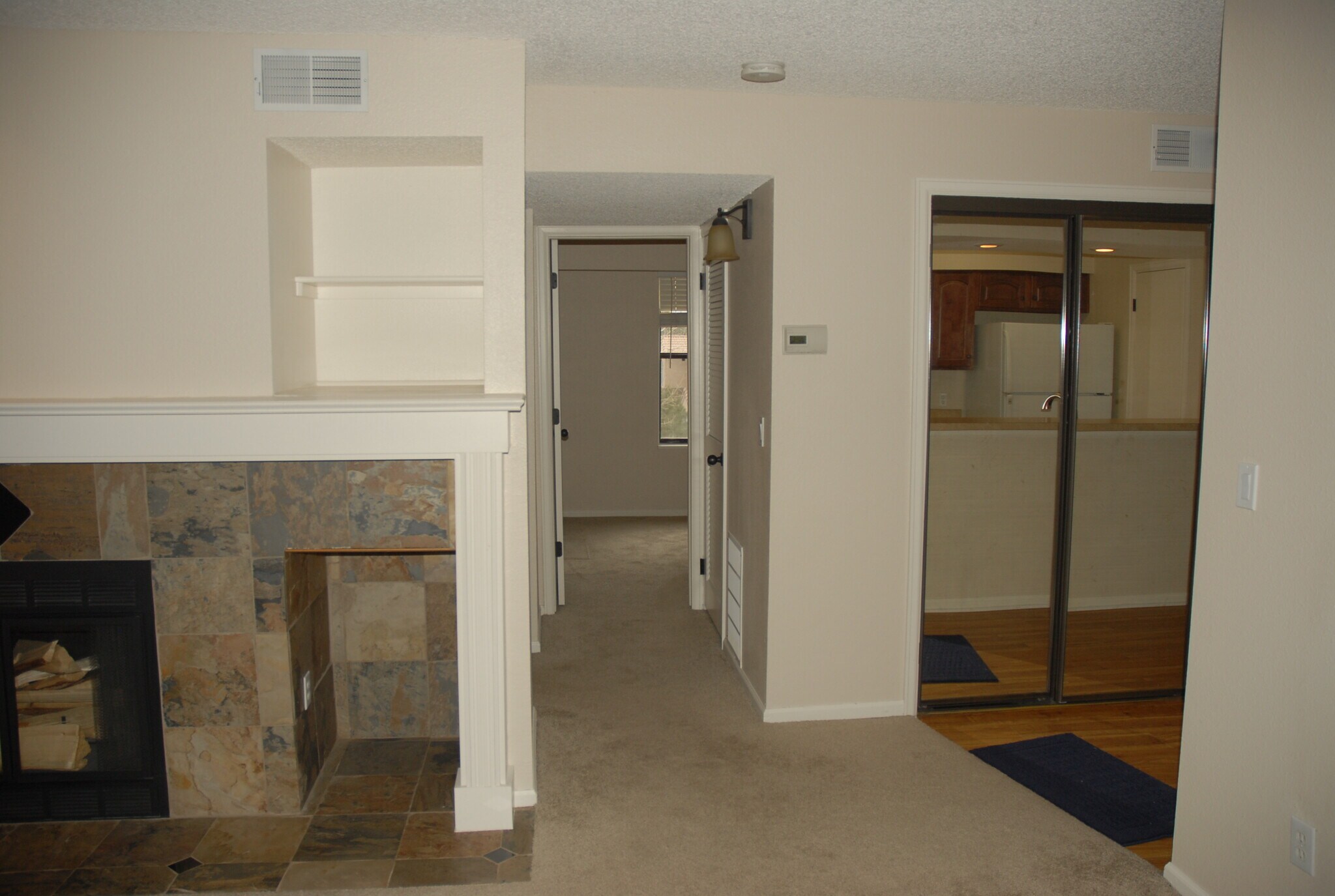 Building Photo - 13950 E Oxford Plz