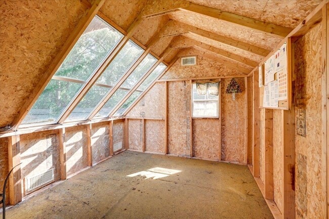 Building Photo - 401 Merrill Crest Dr