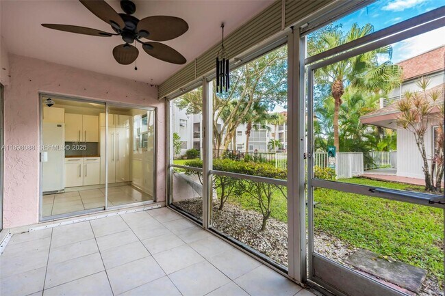 Building Photo - 8002 Lagos De Campo Blvd