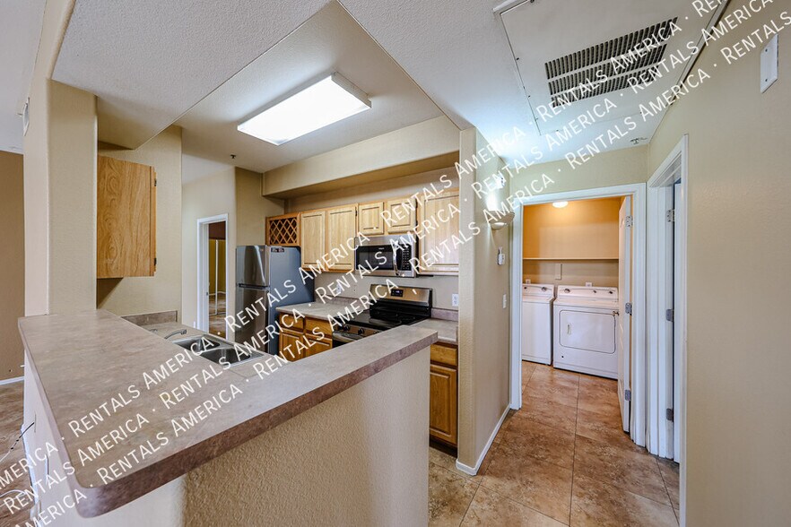 Building Photo - 2929 W Yorkshire Dr