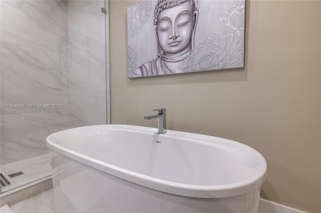 Building Photo - 17550 Collins Ave