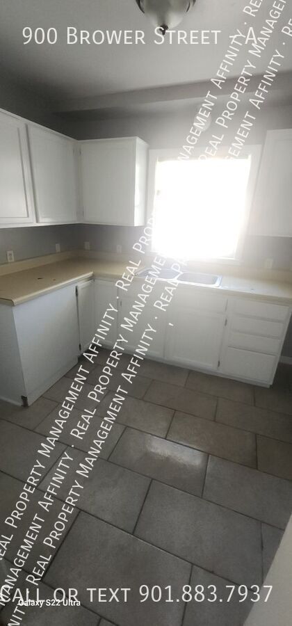 Building Photo - 900 Brower St