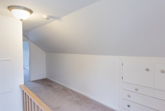 Building Photo - 139 Mayfield Ave NE