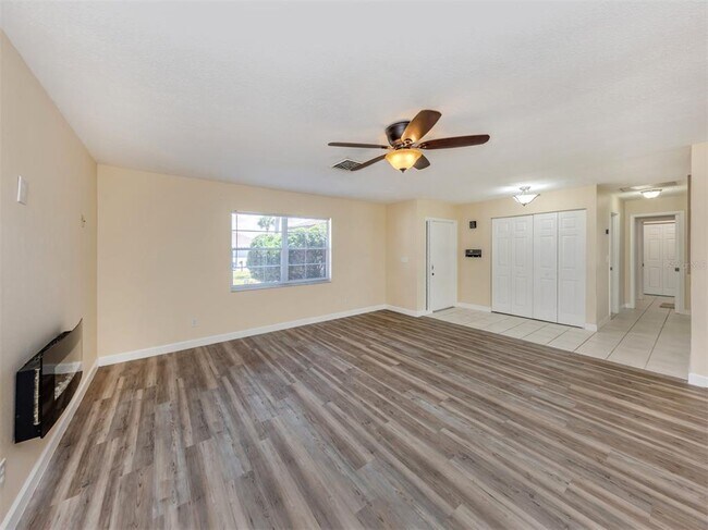 Building Photo - 1229 Lucaya Ave