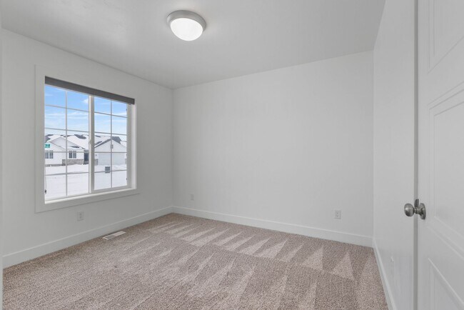 Building Photo - 3 Bed 2 Full Bath home