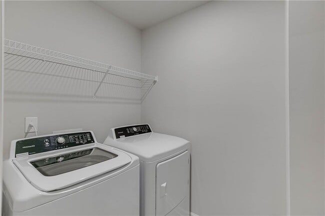 Building Photo - 6767 Scarlet Oak Way