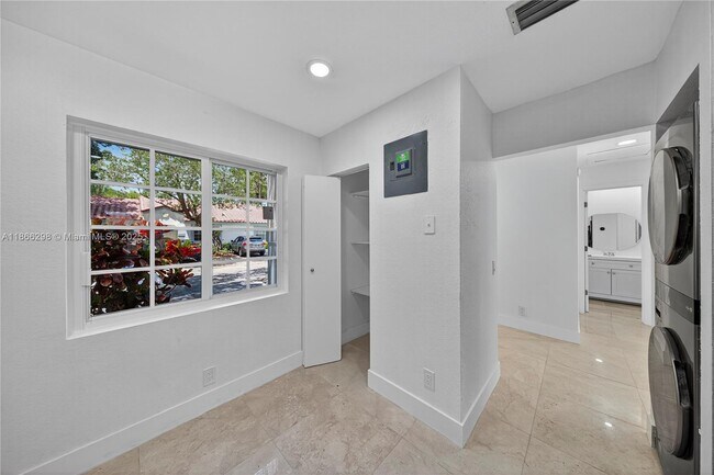 Building Photo - 1545 Springside Dr