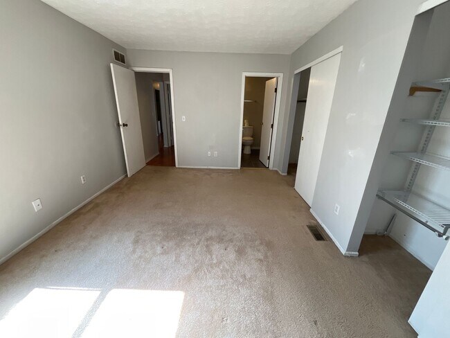Building Photo - 1290-1292-1292 Gatwick Ct