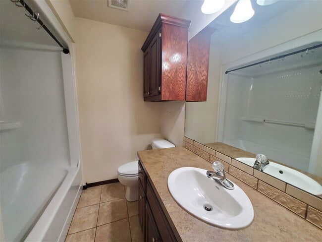 Building Photo - 2802 NE Scottsdale Cir