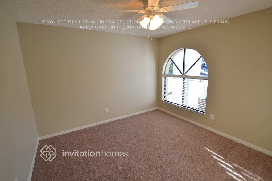 Building Photo - 3214 N Thackery Wy