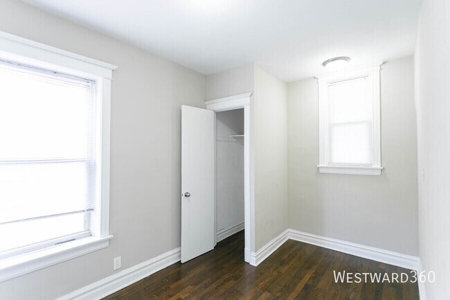 Building Photo - 5417 S Drexel Ave