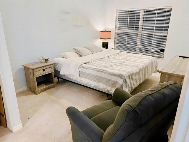 Building Photo - 4562 Yellowgold Rd E