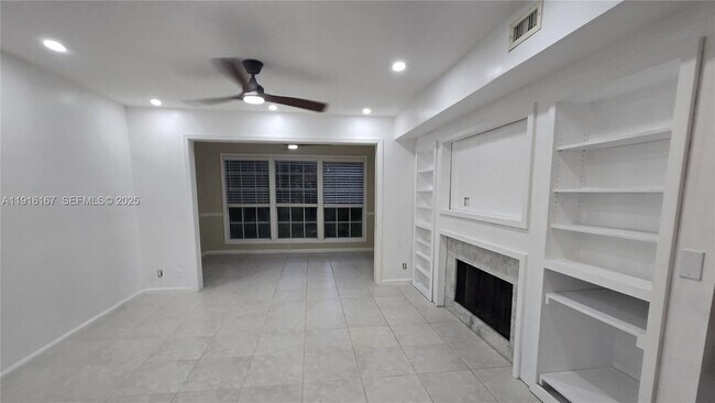 Building Photo - 5063 Heatherhill Ln