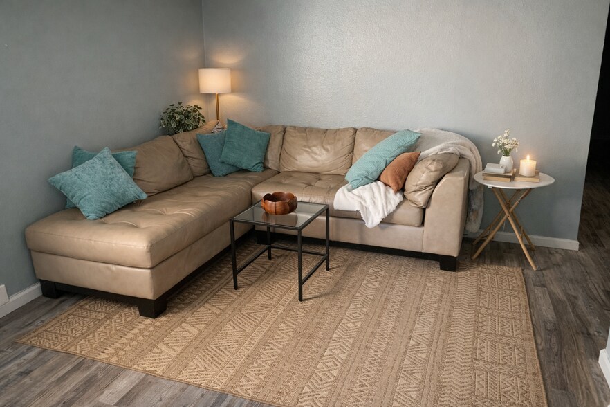 Building Photo - 2327 Lexington Ave