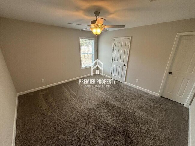 Building Photo - 224 Bradford Circle - Available Now!