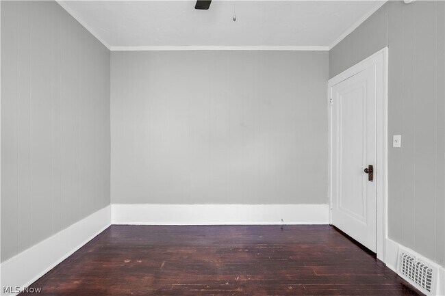 Building Photo - 1353 Phelps Ave