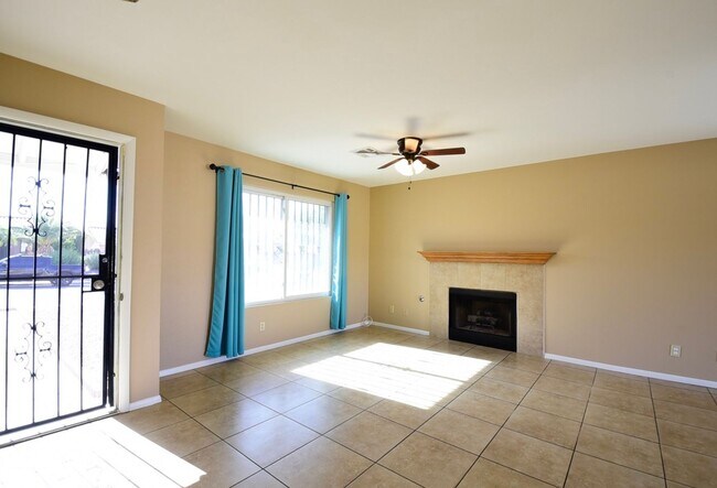 Building Photo - Spacious 2 Bedroom, 2 Bath Single-Story Home