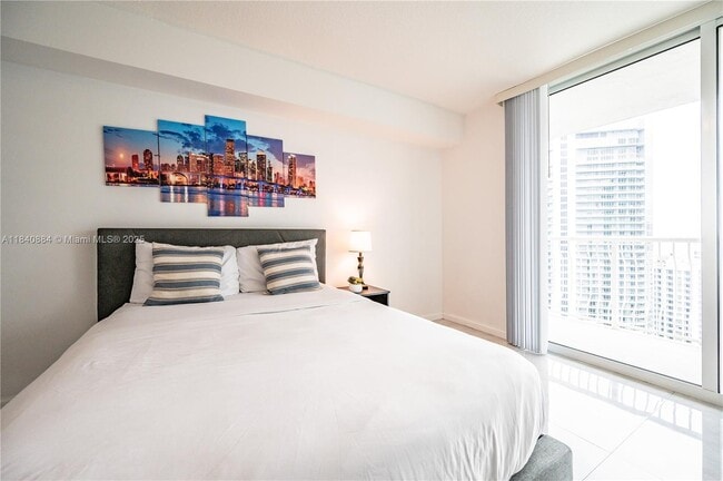 Building Photo - 1200 Brickell Bay Dr