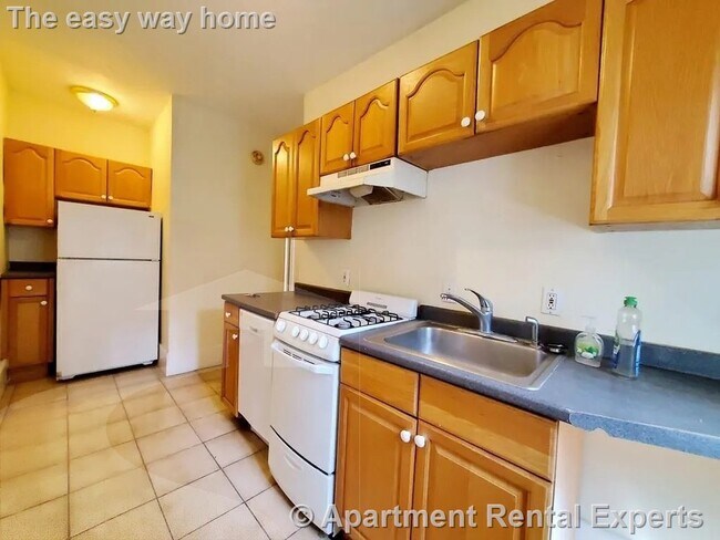 Building Photo - 132.5 Oxford St Unit #2