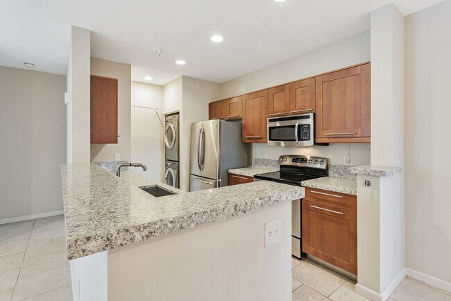 Building Photo - 2-Bedroom Condo in Prime Sunnyvale Location Near Tech Hubs