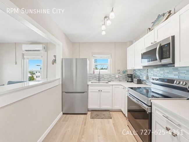 Building Photo - 14135 Palm St