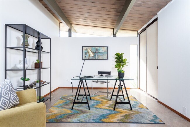 Building Photo - 1131 N Encanto St