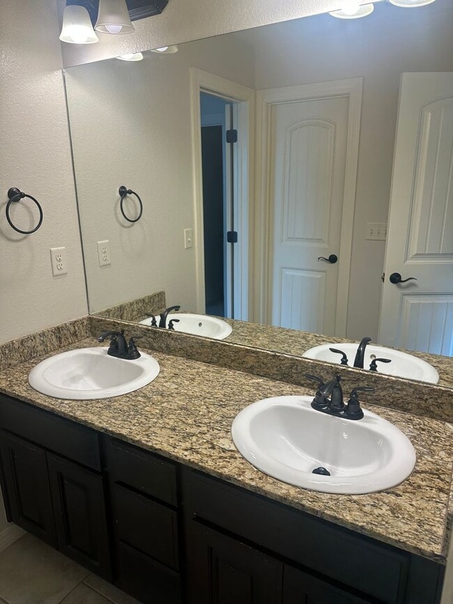 Building Photo - Available for Immediate Move-in!  3 Bedroom, 2 Bathroom, Two-Story Fayetteville Home
