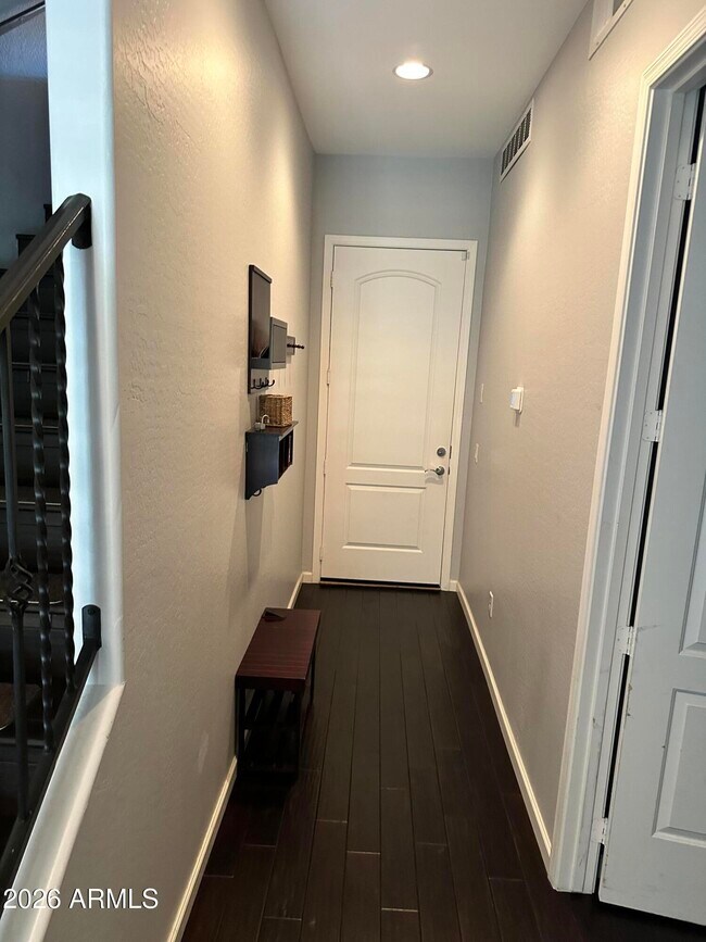 Building Photo - 124 N California St