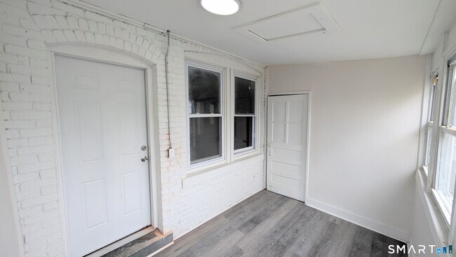 Building Photo - 15 June St