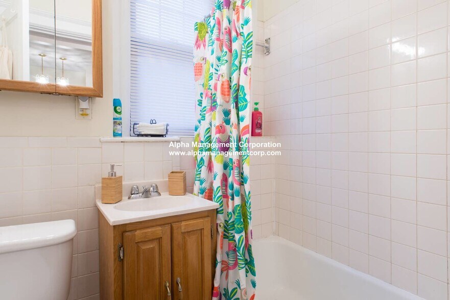 Building Photo - 56 Queensberry St