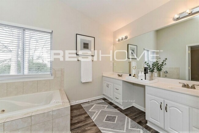 Building Photo - 1340 Birdsong Ln