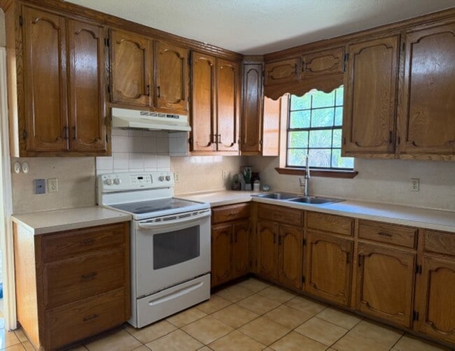 Building Photo - 1305 James Cir