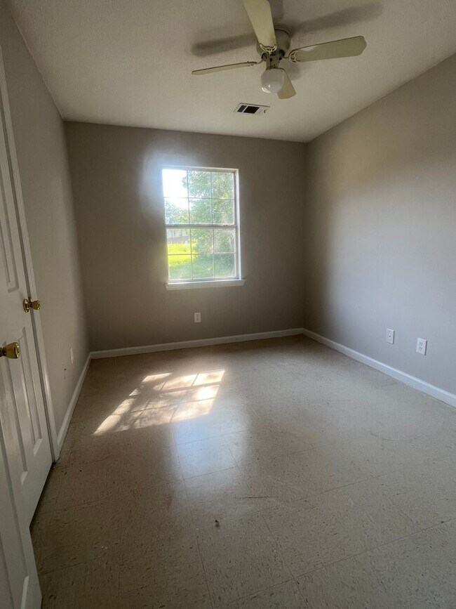 Building Photo - 8135-8135 Carlton Trail NW