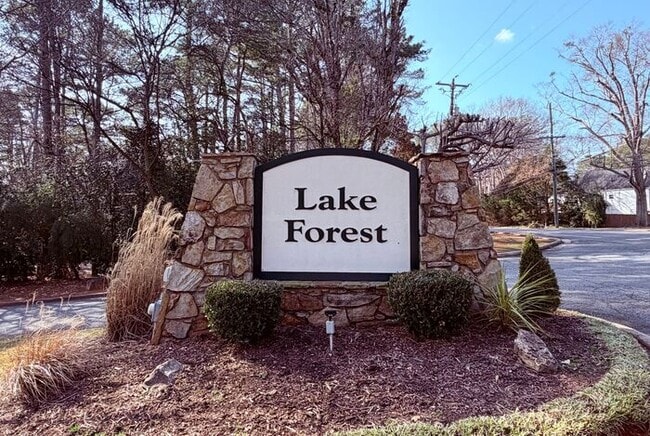 Building Photo - Beautiful Roswell 3 Bedroom-2 Bathroom Ranch, Minutes from 400, Available NOW!