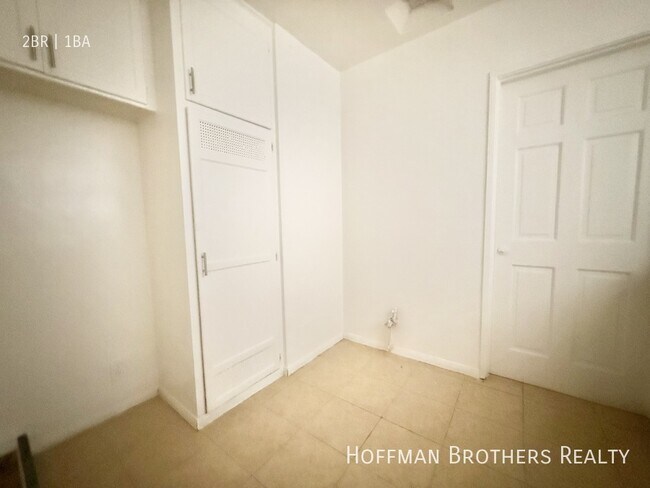 Building Photo - 1631 S Bronson Ave