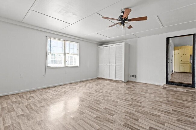 Building Photo - 4010 Emerald Lake Dr