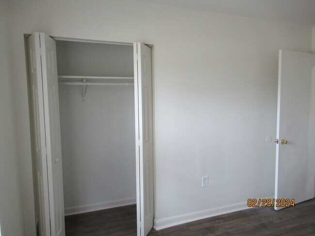 Building Photo - 251 Rast St