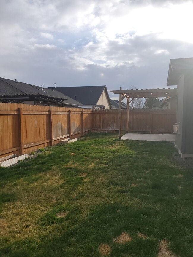 Building Photo - Charming and conveniently located in Nampa 3 bedroom, 2 bath home