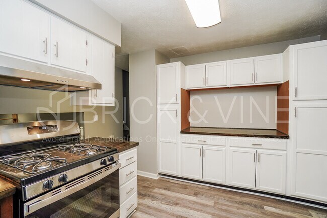 Building Photo - 1717 Demorest Rd