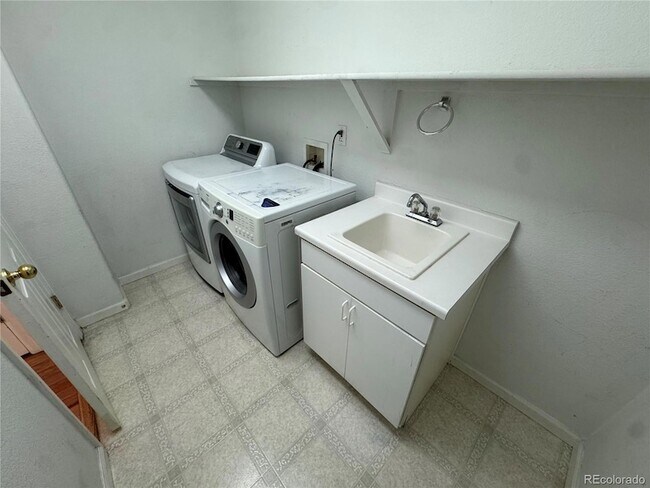 Building Photo - 4505 S Auckland Ct
