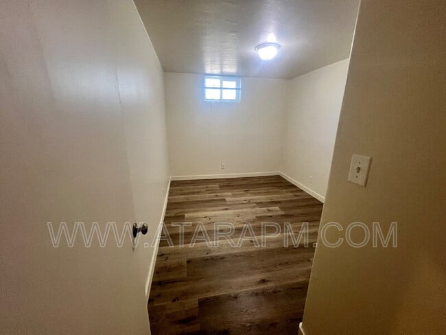 Building Photo - 1001 E Sego Lily Dr