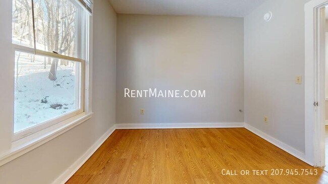 Building Photo - 119 Main St